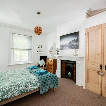 Family Friendly Flat Just Minutes From The Beach! Portsmouth Buitenkant foto