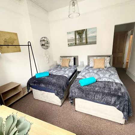 Family Friendly Flat Just Minutes From The Beach! Portsmouth Buitenkant foto