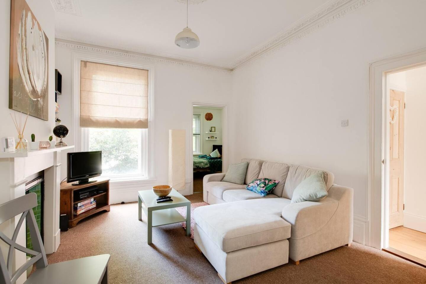 Family Friendly Flat Just Minutes From The Beach! Portsmouth Buitenkant foto