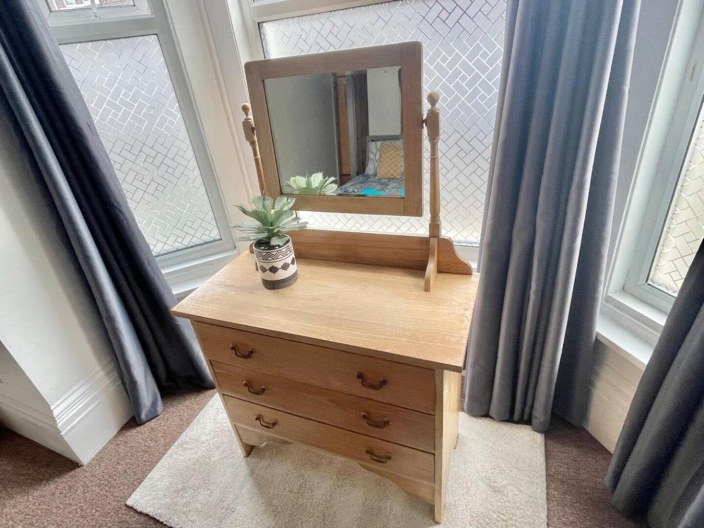 Family Friendly Flat Just Minutes From The Beach! Portsmouth Buitenkant foto
