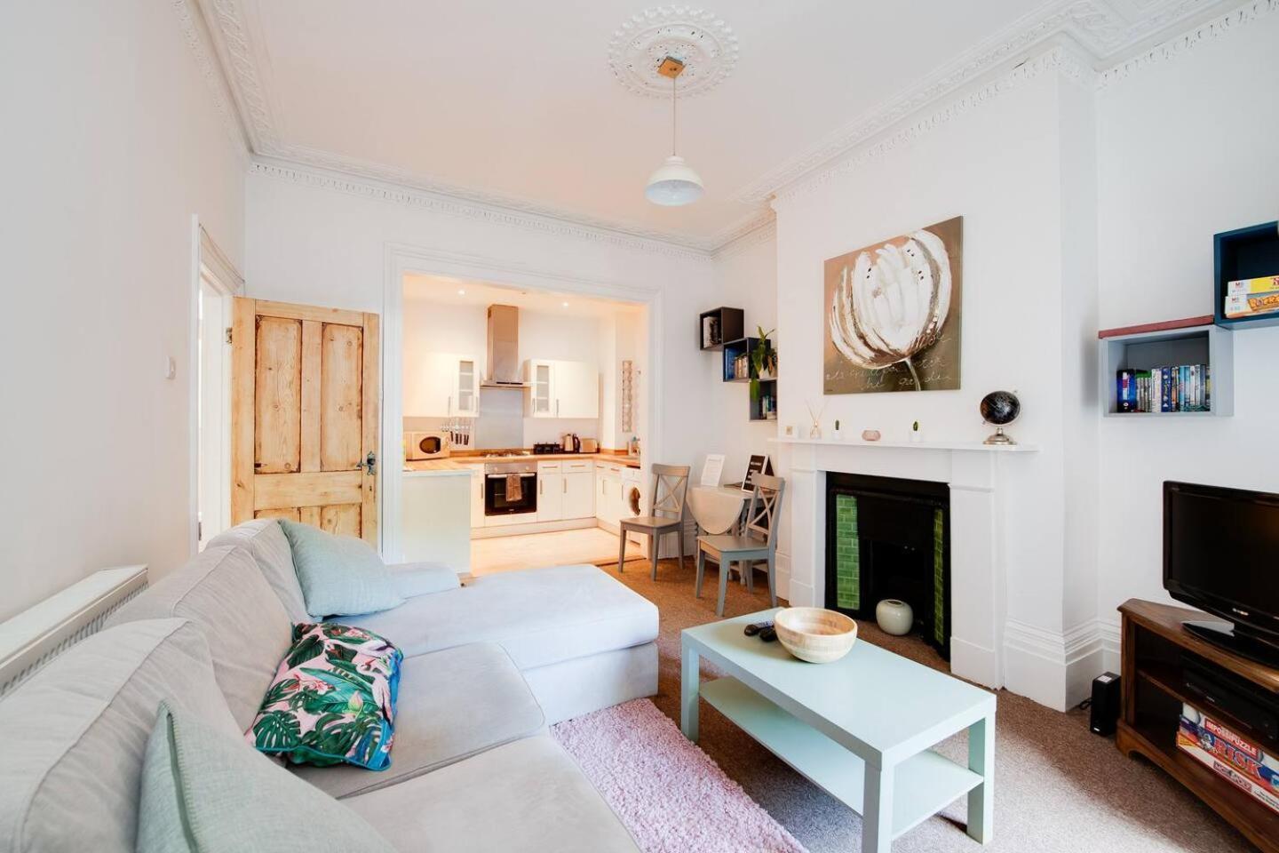 Family Friendly Flat Just Minutes From The Beach! Portsmouth Buitenkant foto