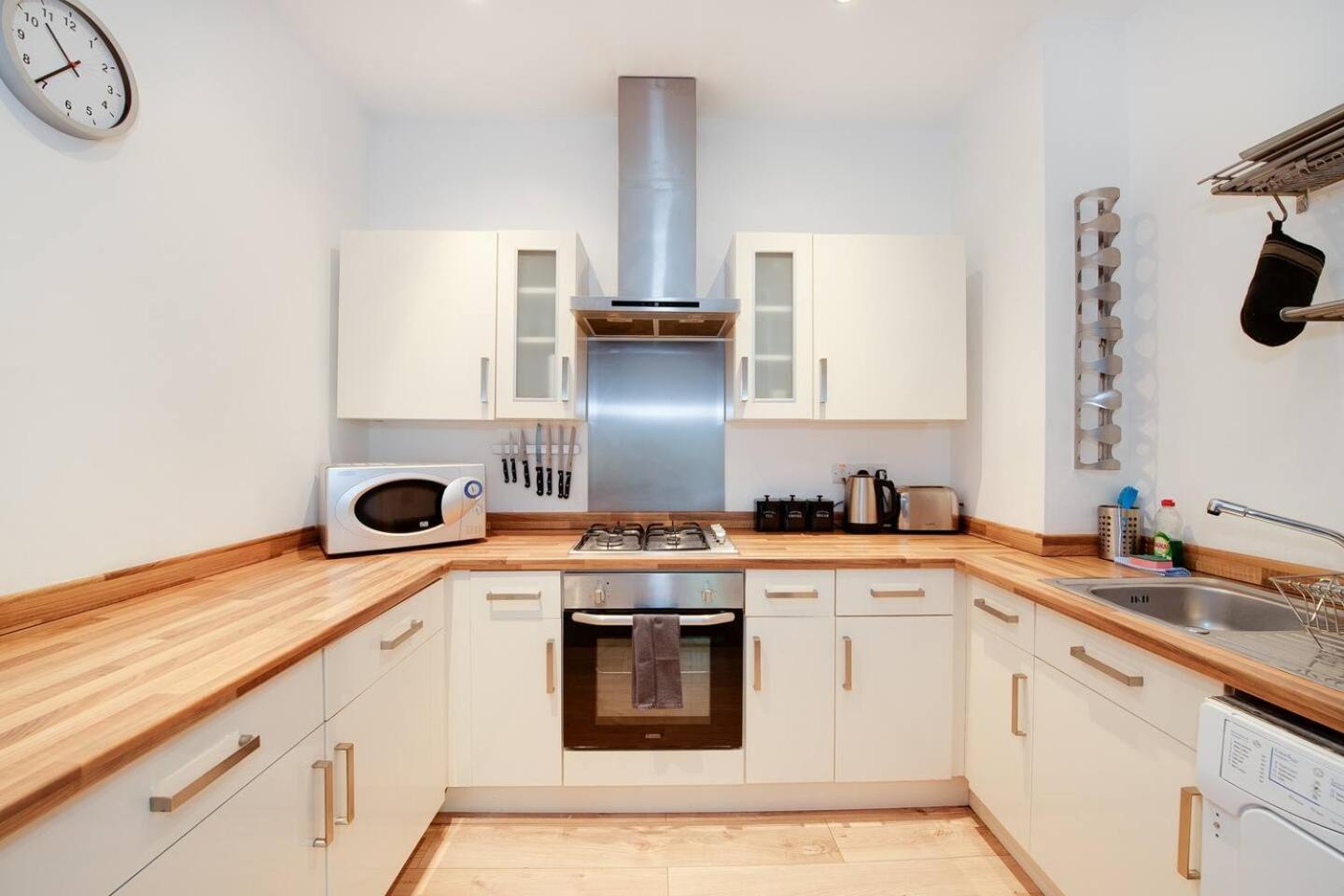 Family Friendly Flat Just Minutes From The Beach! Portsmouth Buitenkant foto
